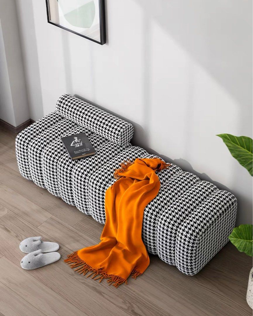 مقعد مخملي حديث