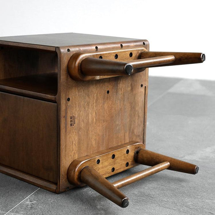 طاولة بجانب السرير من الخشب الصلب من Camille