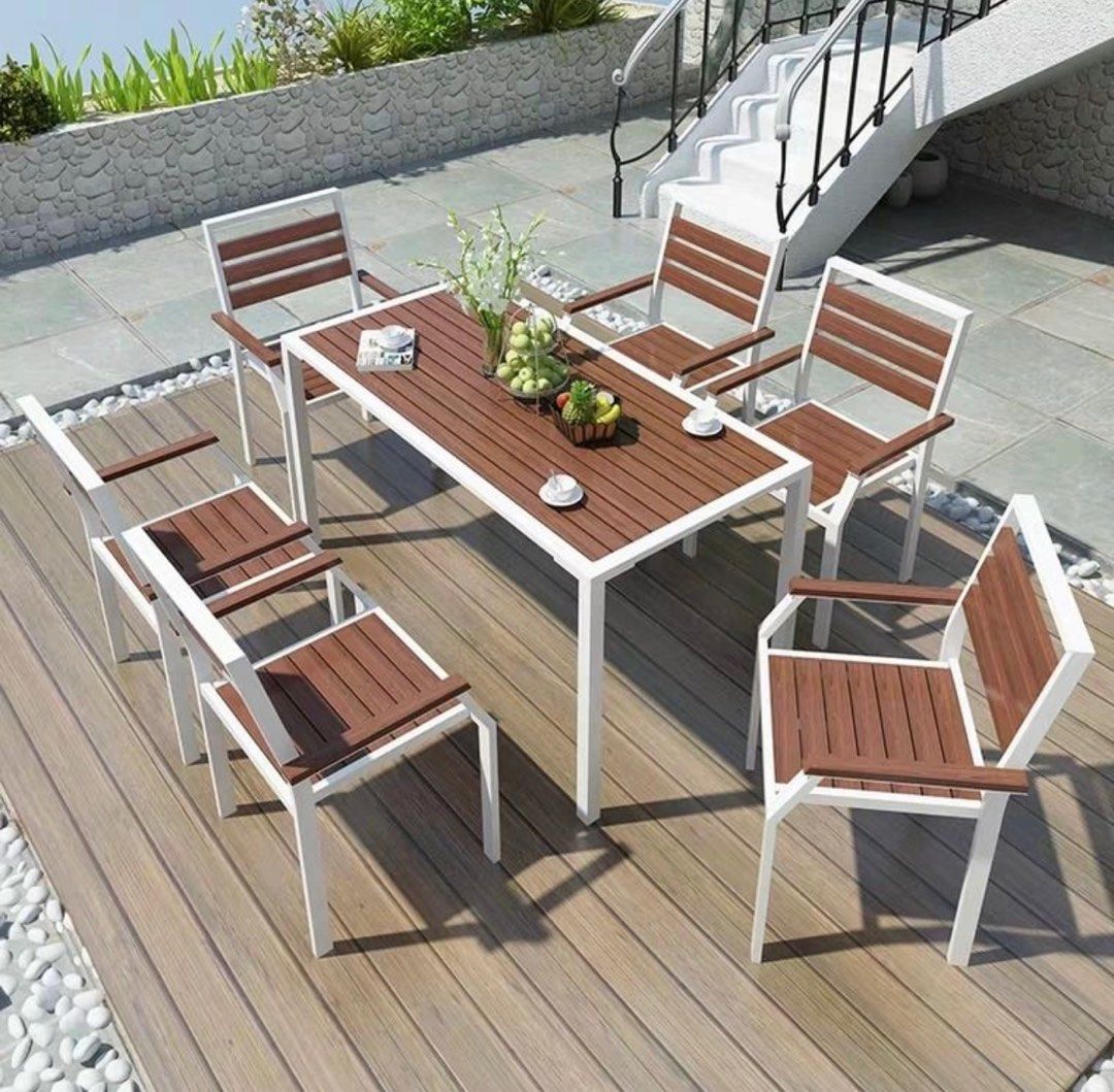 Modern Outdoor Table & Chairs