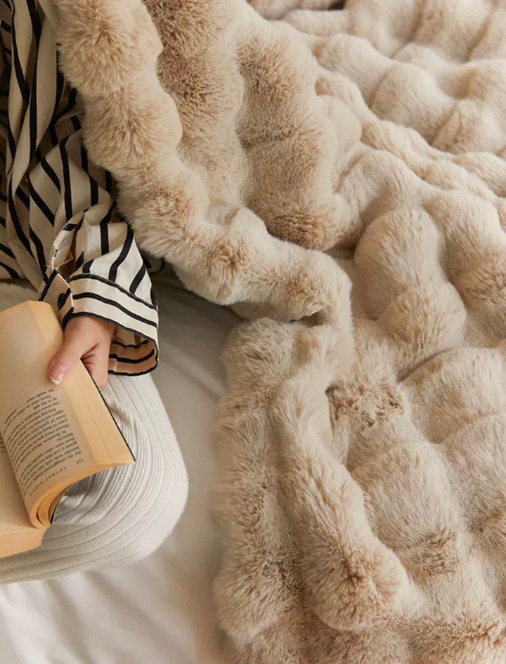 Minimalistic Sofa/Bedroom Blanket