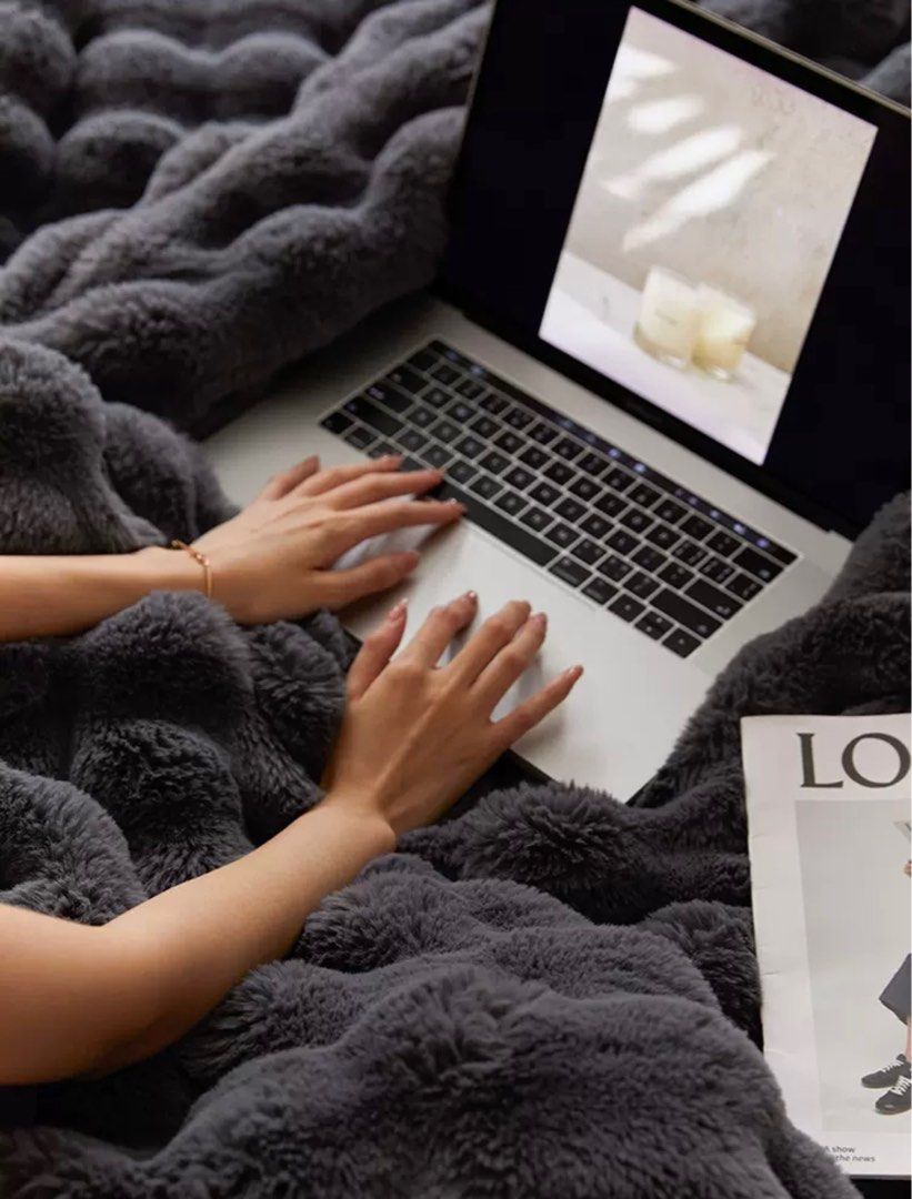 Minimalistic Sofa/Bedroom Blanket