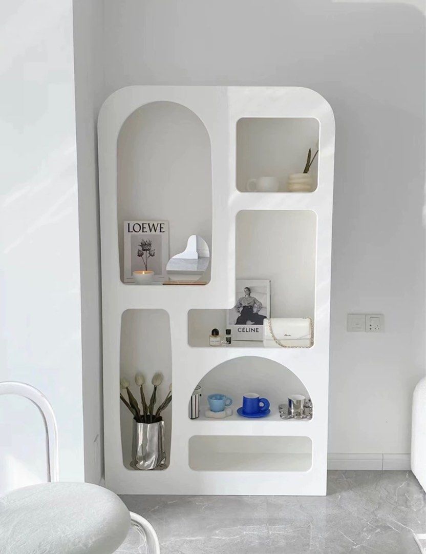 Minimalistic Standing Display Shelf